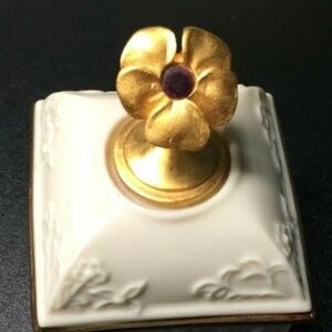 In orig box Lenox trinket tiny treasures amethyst births tone box